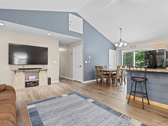 3rd image of 7 Dalton Drive