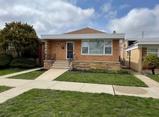 8956 S Ridgeland Ave, Chicago, IL 60617