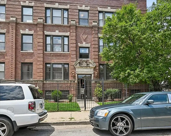 4220 S Champlain Ave #3S — Photo 1
