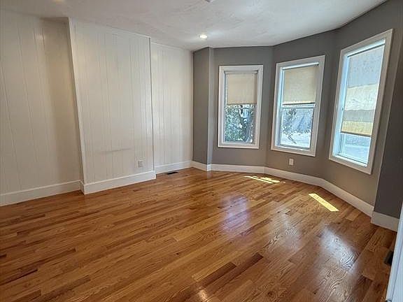 3rd image of 31 Ladd St #31