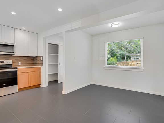 5th image of 3406 Dolphin Dr #B