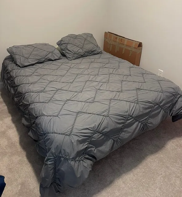 5 bed, 3300 sqft, $975 — Photo 2