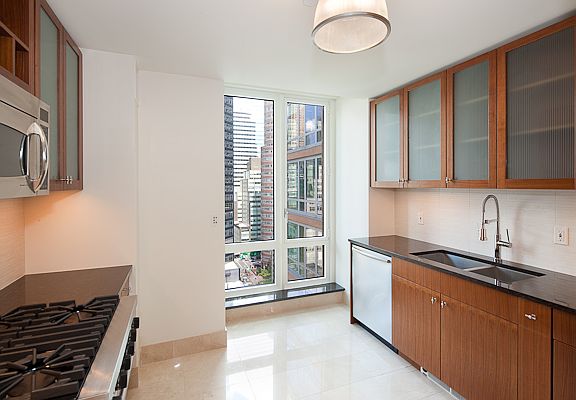 3rd image of 250 E 53rd St APT 2004