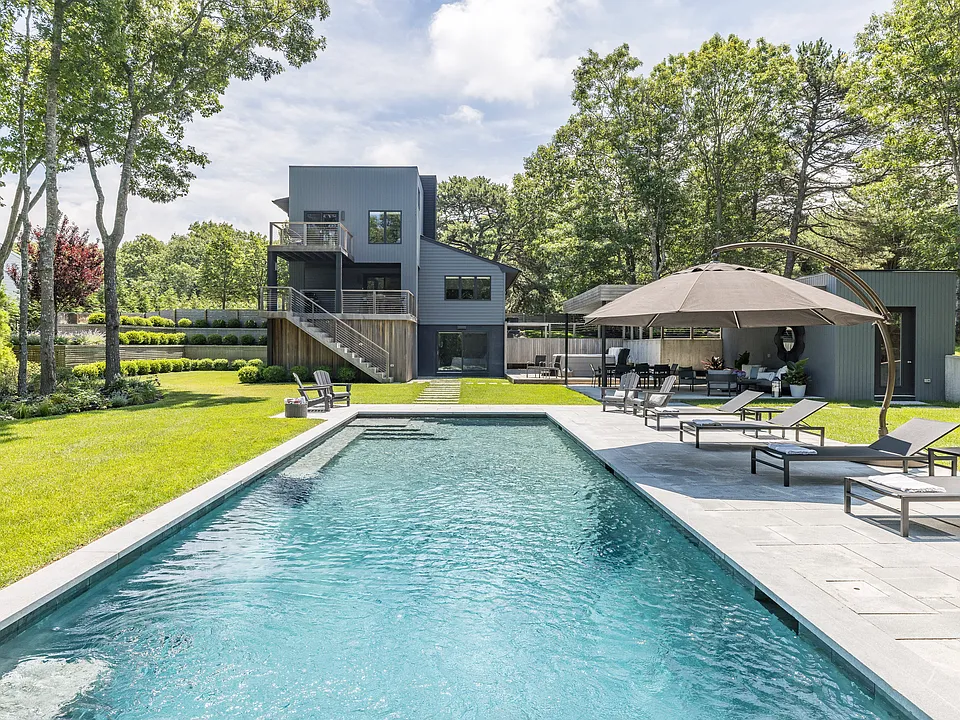 15 Margaret Dr