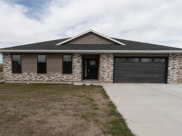 2121 Iron Eagle Ct, North Platte, NE 69101