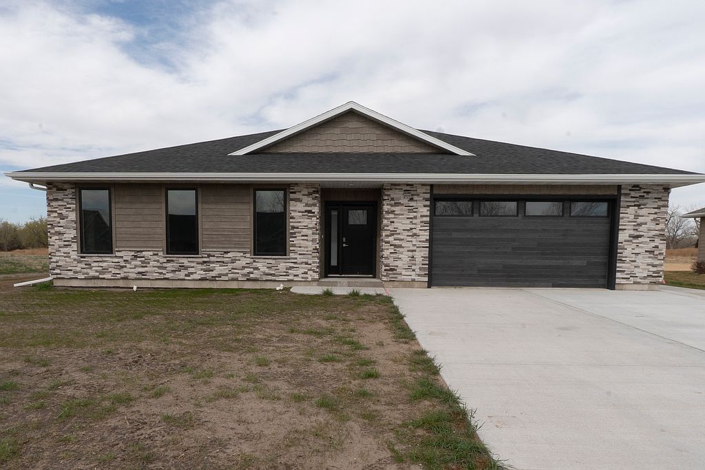 2121 Iron Eagle Ct - Property Image