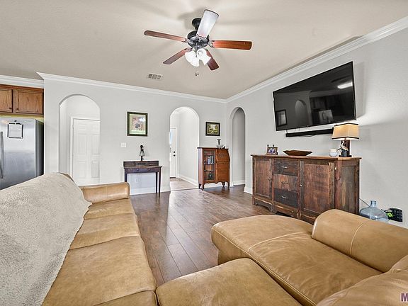 5th image of 9135 Highland Oaks Ave