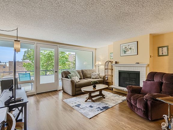 5th image of 10923 Glen Acres Drive S #B