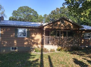 220 E Bowman Cir, La Follette, TN 37766