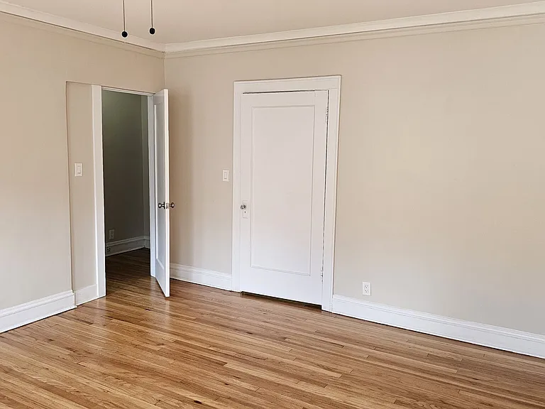 1934 W Estes Ave #1E — Photo 4