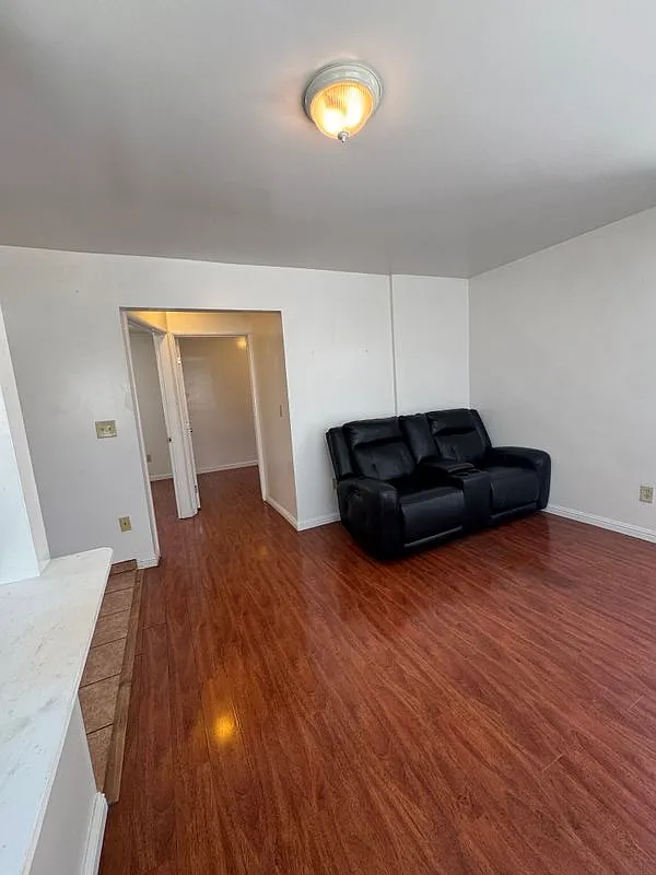 2 bed, 1.0 bath, 1100 sqft, $3,000 — Photo 3