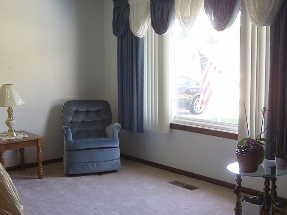 5th image of 56 Duncan Dr