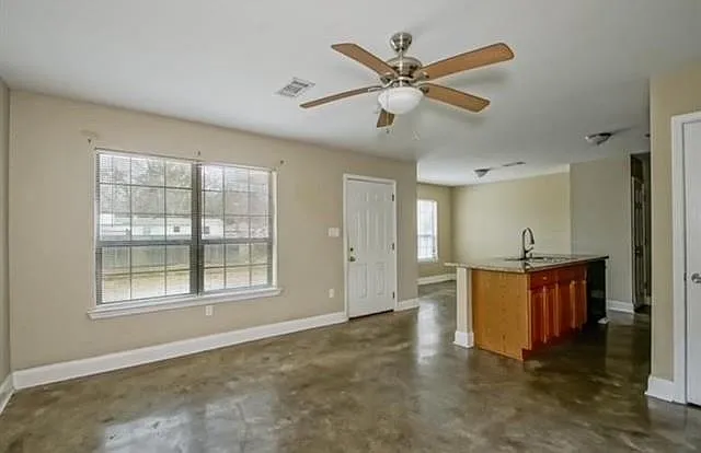 3 bed, 2.0 bath, 1150 sqft, $1,419 — Photo 2