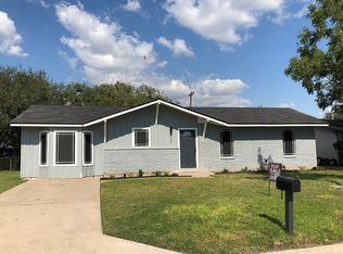 230 Redwood Dr, Mathis, TX 78368