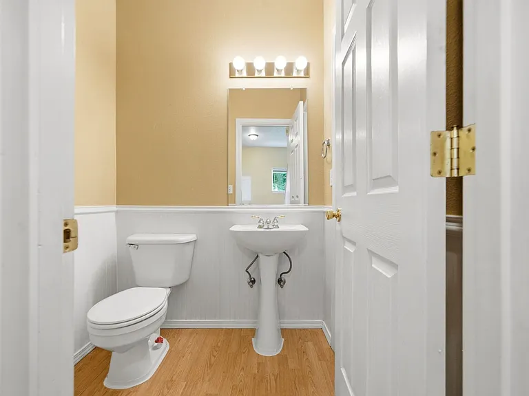 1499 NE Birkshire Ct — Photo 15