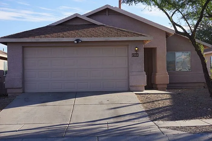 3 bed, 2.0 bath, 1297 sqft, $1,695 — Photo 3