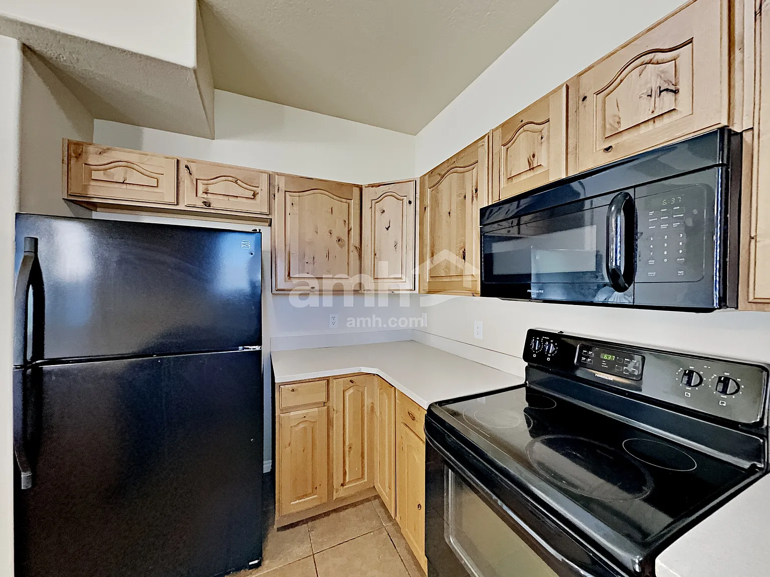 4 bed, 2.5 bath, 1910 sqft, $2,610 — Photo 3
