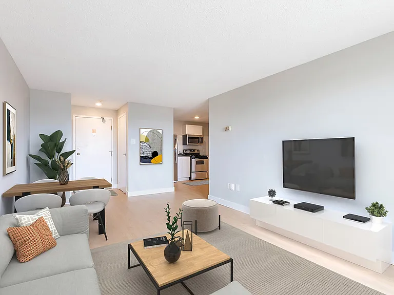 400 Parkside Dr — Photo 5