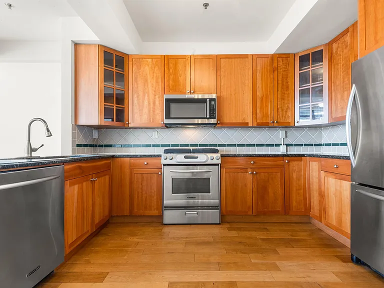 300 Communipaw Ave #225 — Photo 9