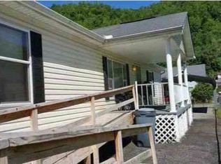 3107 Elm St, Belle, WV 25015