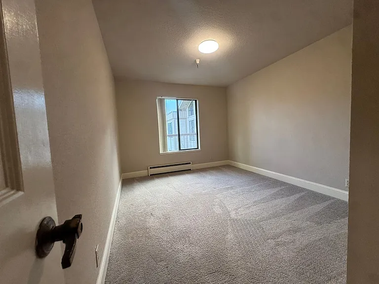 500 Poplar Avenue (903r) — Photo 17