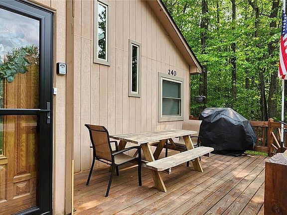 3rd image of 1076 Knollwood Dr