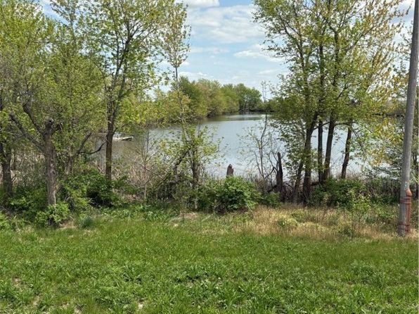 N 1st St, Altamont, IL 62411