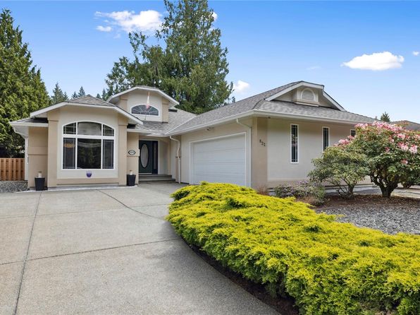 822 Arbutus St, Qualicum Beach, BC V9K 2L4