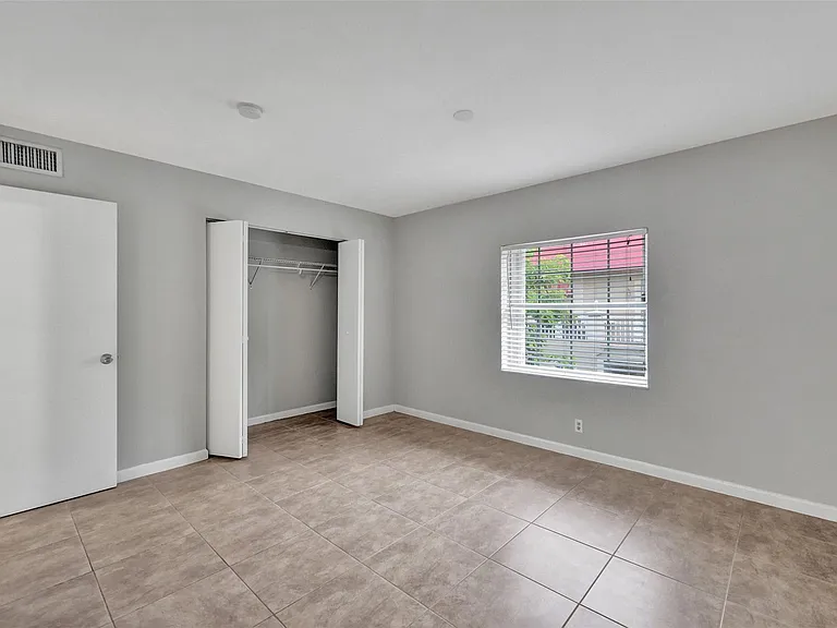 555 SE 8th St #252 — Photo 6