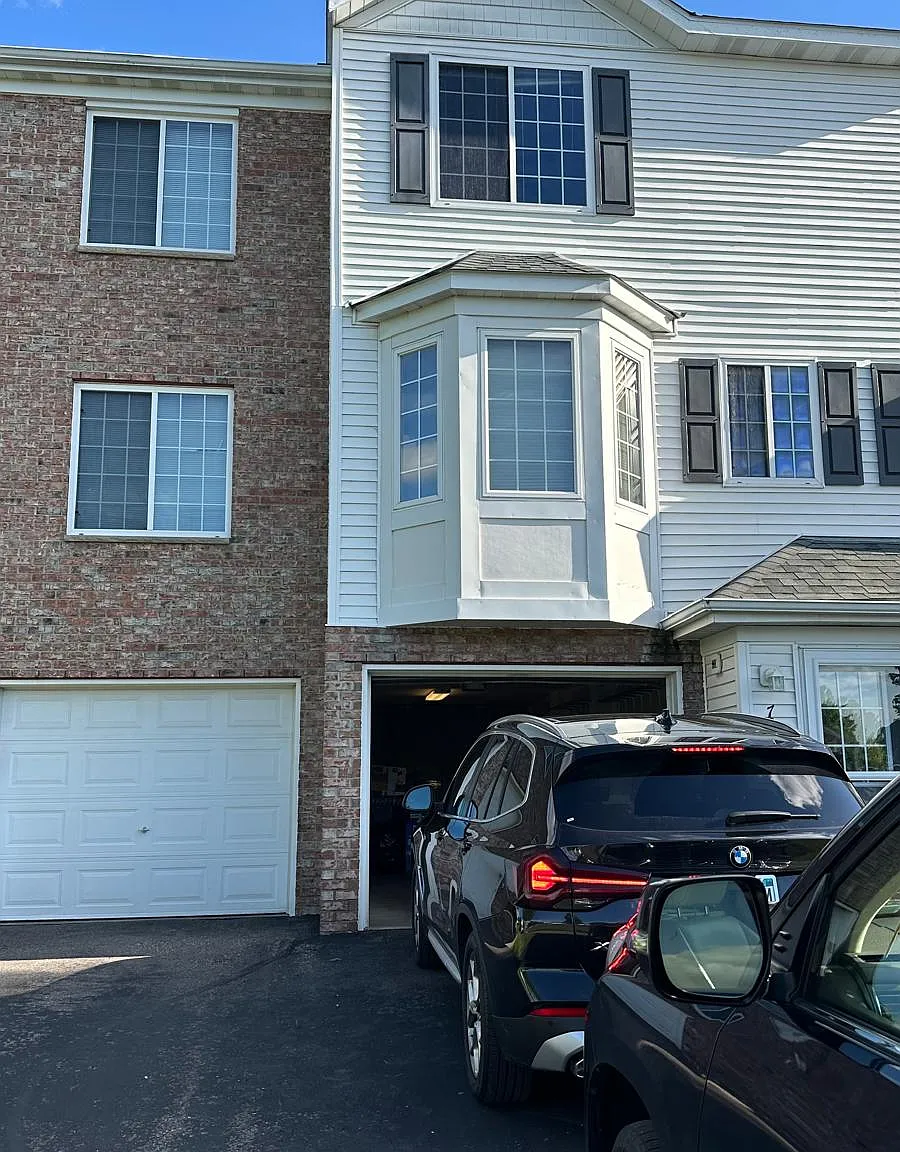 2 bed, 1040 sqft, $2,200 — Photo 2