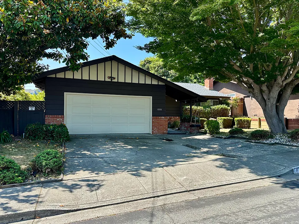 1333 Belfair Dr