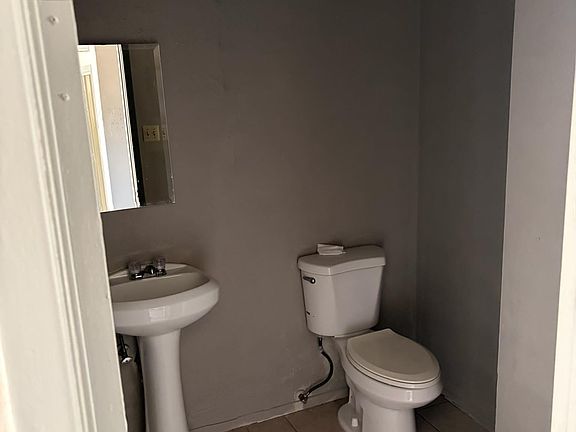 4th image of 1508 W 9th Pl