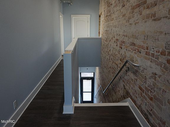 4th image of 519B Phoenix St
