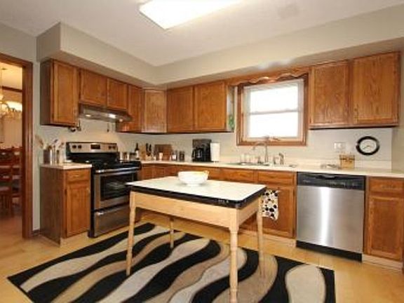 3rd image of 5668 Boehm Dr