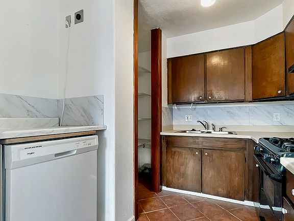 5th image of 3637 Thompson Ave #3