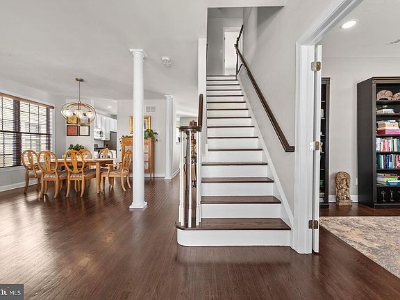 2nd image of 8 Malsbury St