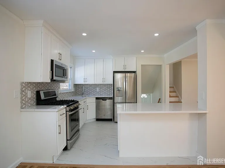 40 Essex Ave — Photo 10