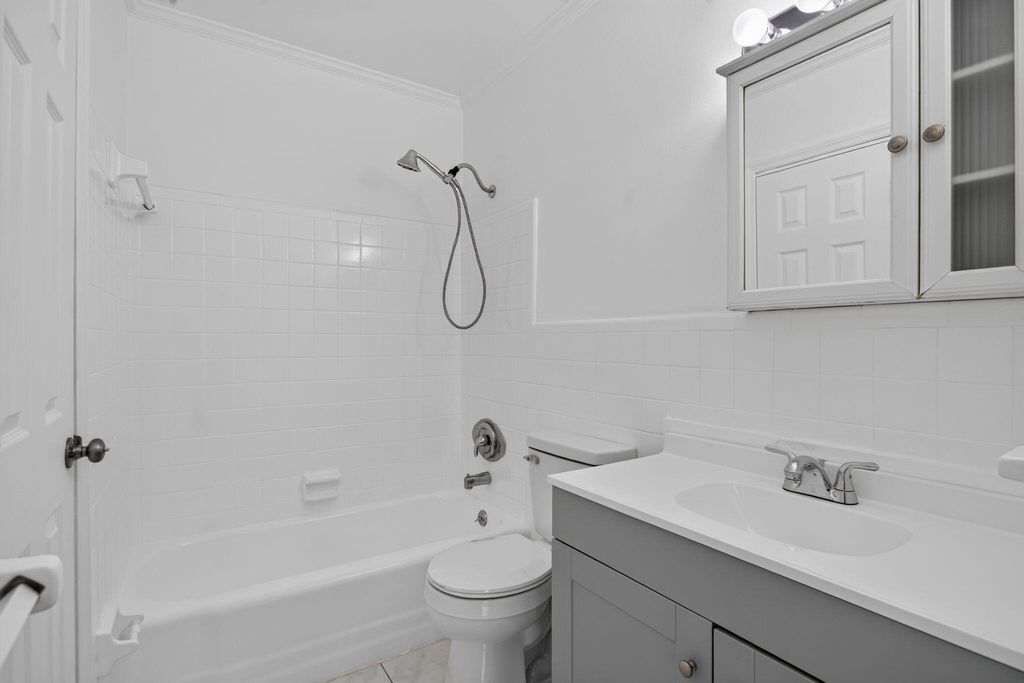 1181 NE 23rd Ter APT 11, photo 7