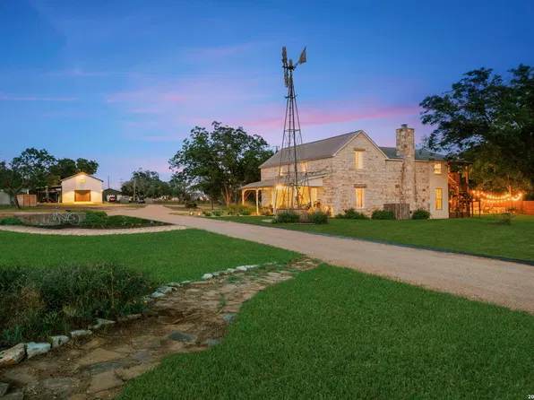 271 SMOKEHOUSE RD, Fredericksburg, TX 78624