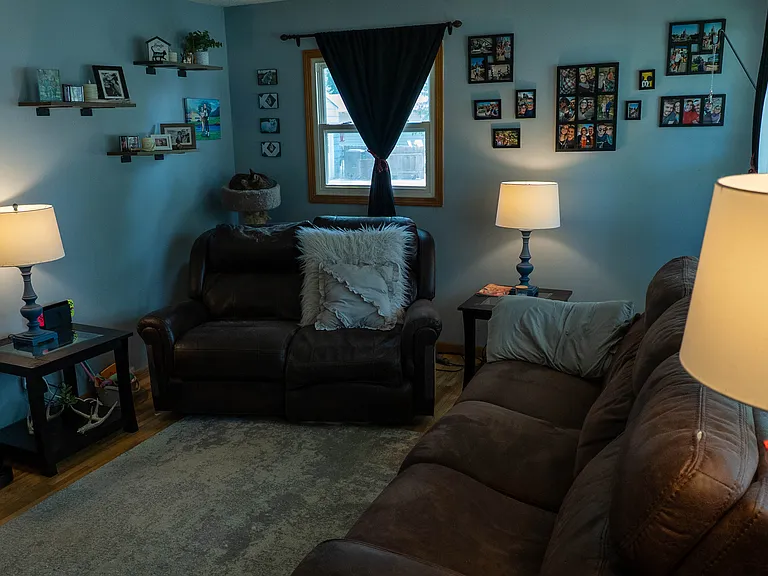 410 Strathmore Ln SE — Photo 1