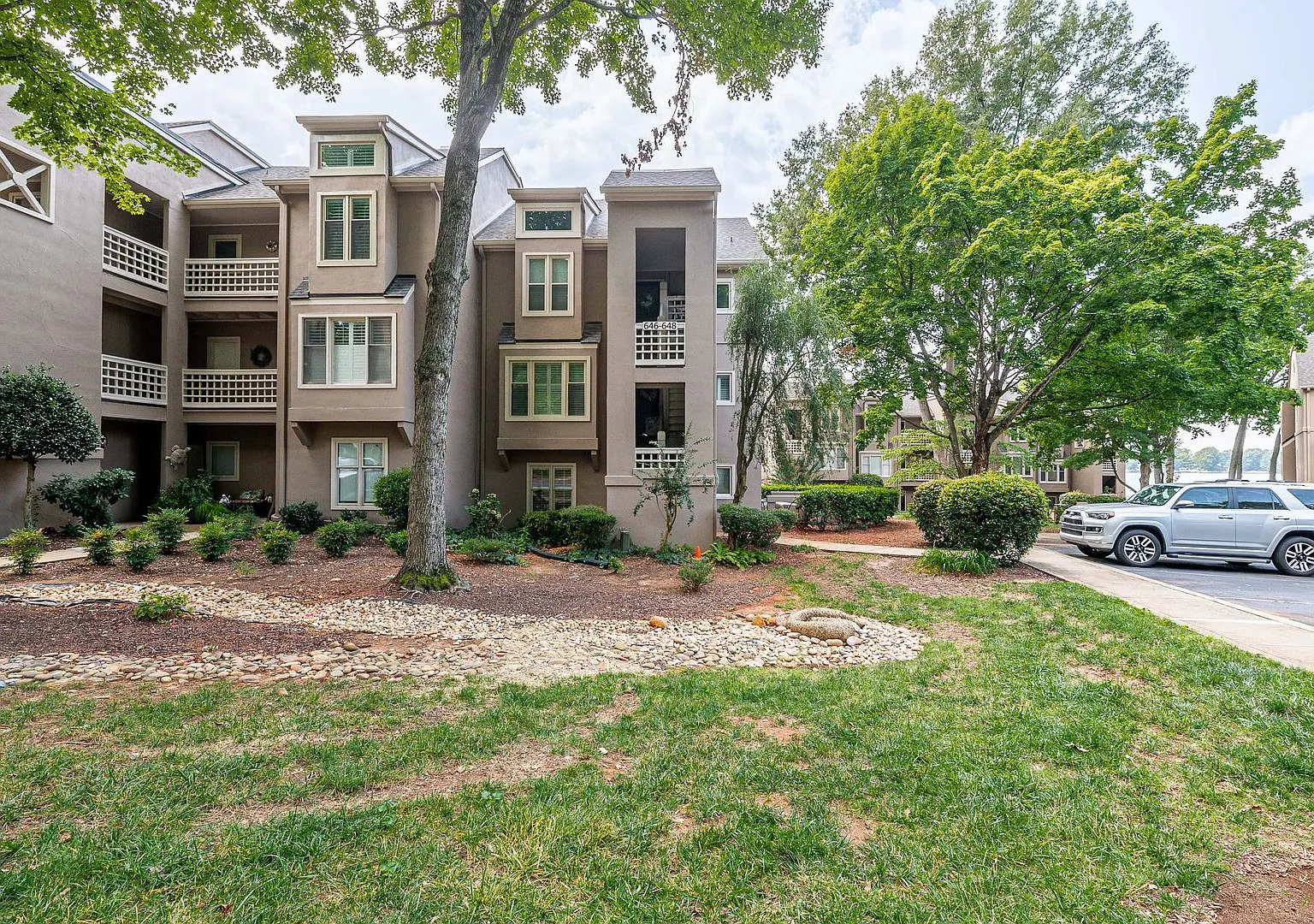 2 Bedroom Condo in Portside at Davidson Landing! — Photo 1