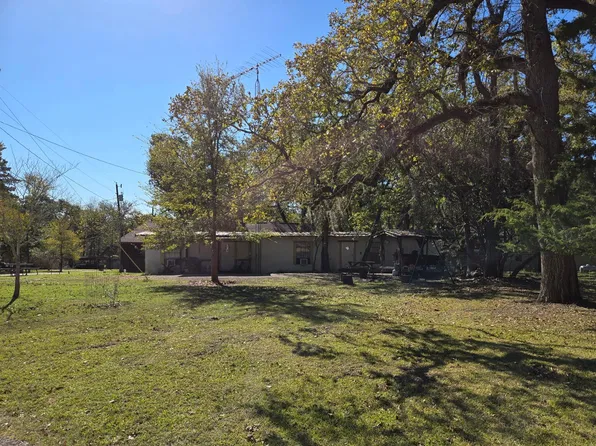 2 Ramp Rd, Trinity, TX 75862