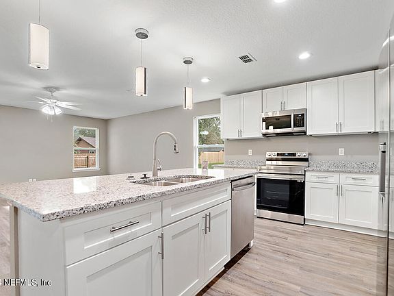 3rd image of 2878 THOMAS Street