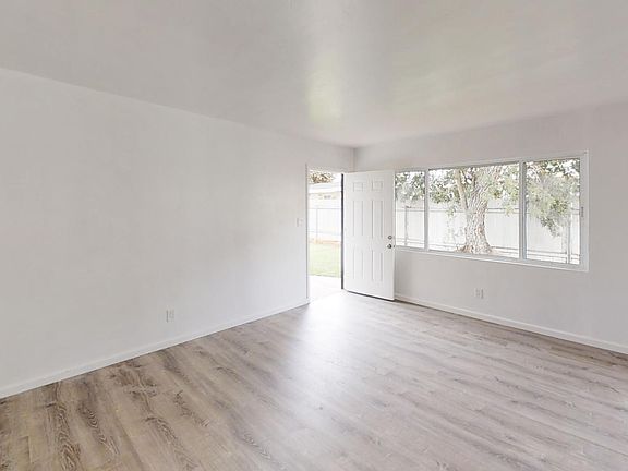 5th image of 1009 Hornblend St