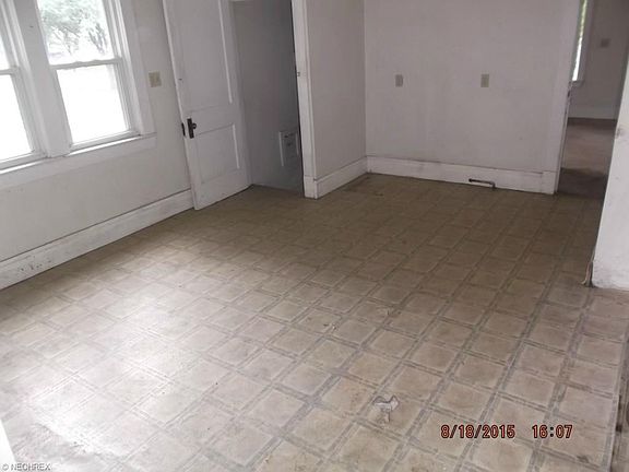 4th image of 1829 Treadway Ave