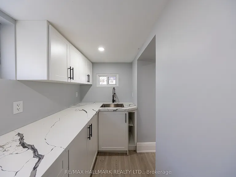 559 Ritson Rd S — Photo 27