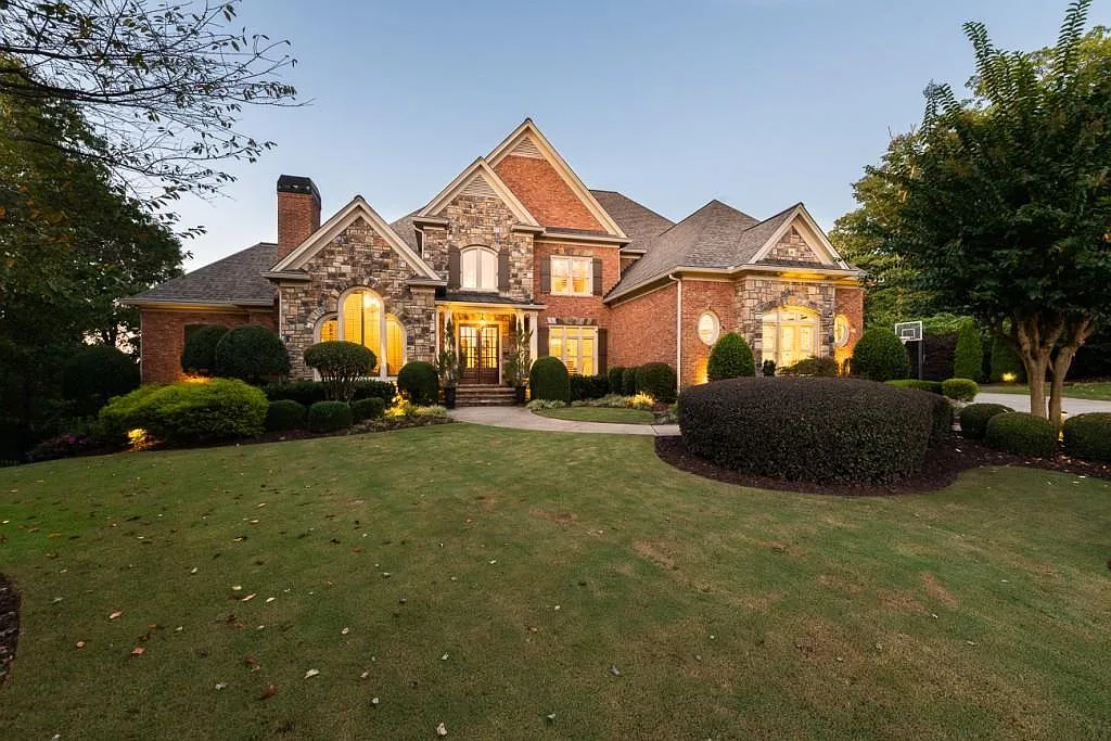 7 bed, 9.0 bath, 8650 sqft, $10,000 — Photo 1