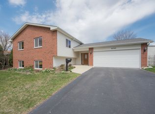 6703 Pershing Ct, Woodridge, IL 60517