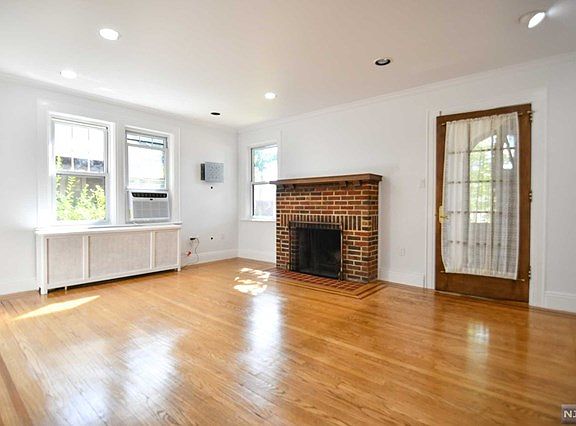 4th image of 487 Palmer Ave