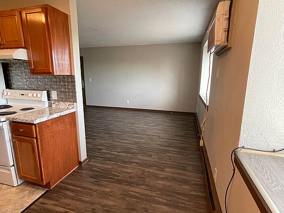 5th image of 306 Cook Ave E #202